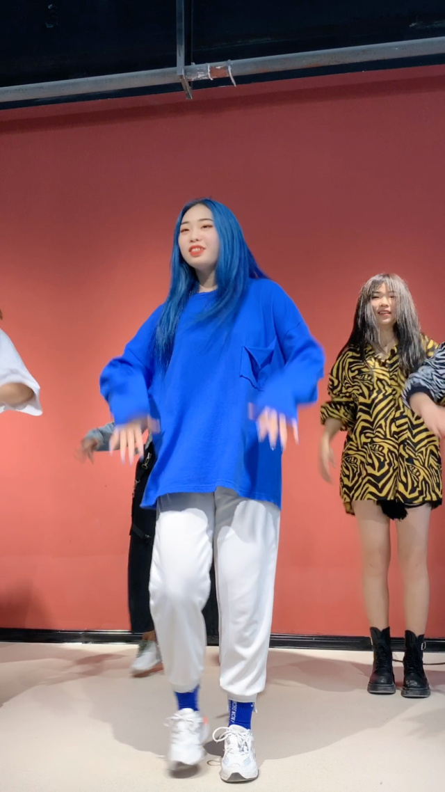 网红舞来一波,超级可爱的舞蹈,喜欢的宝宝举个手