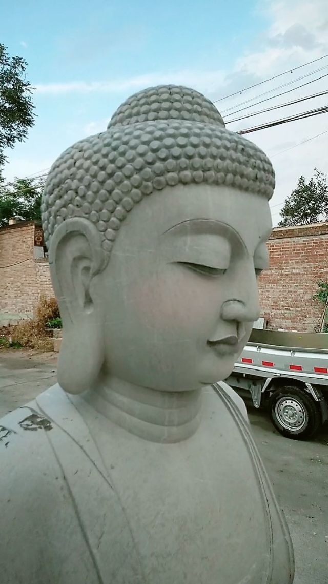 石头佛像