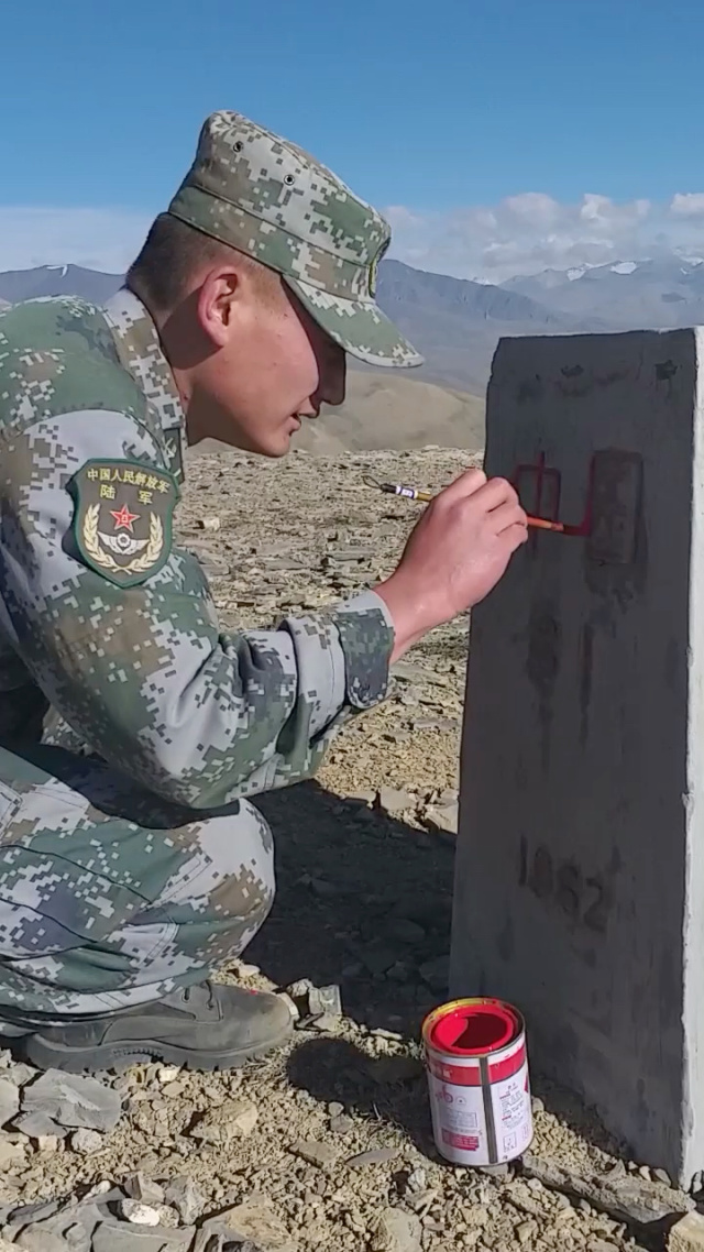 31号界碑,海拔5156米,由西藏军区某团昆木加哨所守护.这里是中国!
