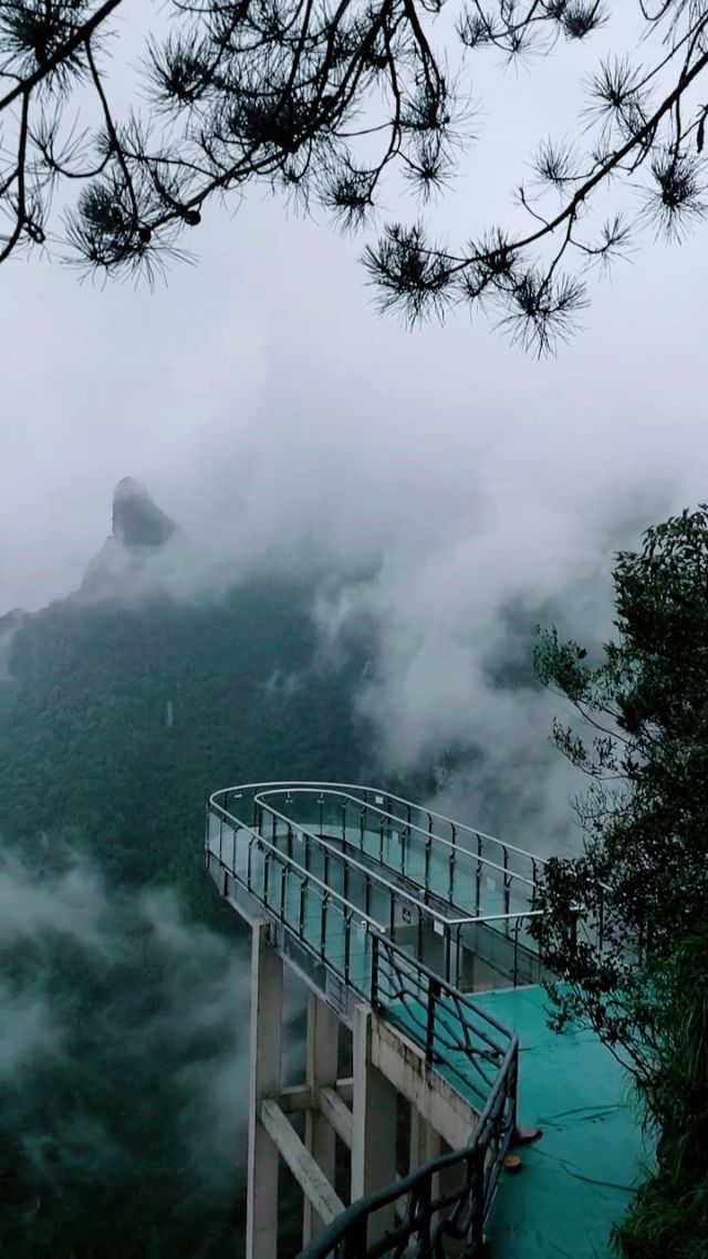 雨中的巴勒山展现不同的美!
