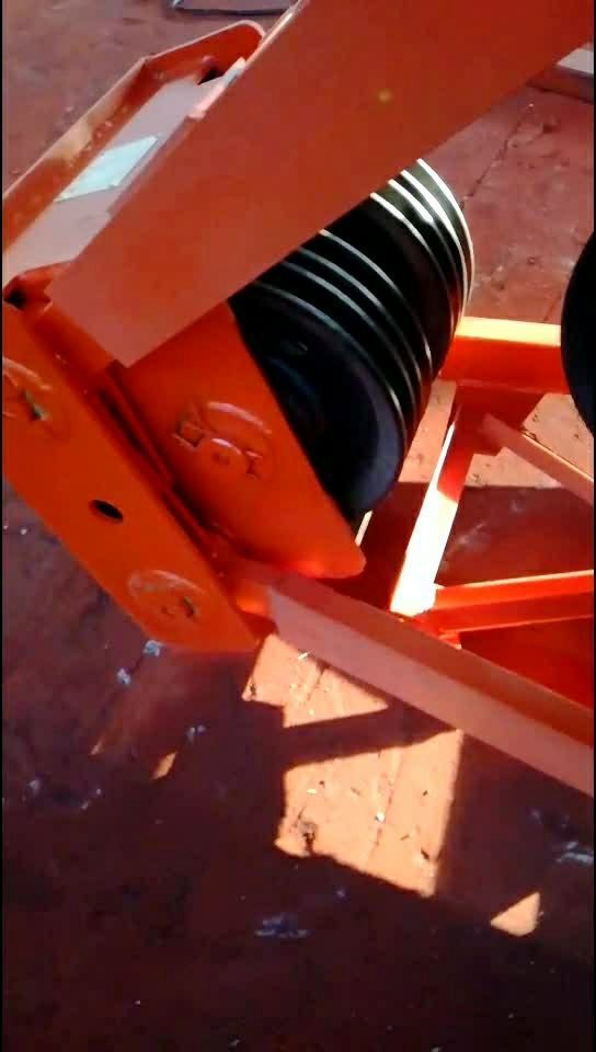 全新抓斗制作完成准备给客户装车发货