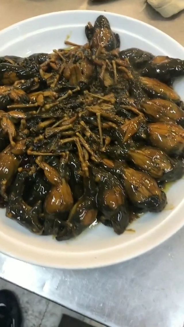 教大家做一道炖蛤蟆,超级的好吃