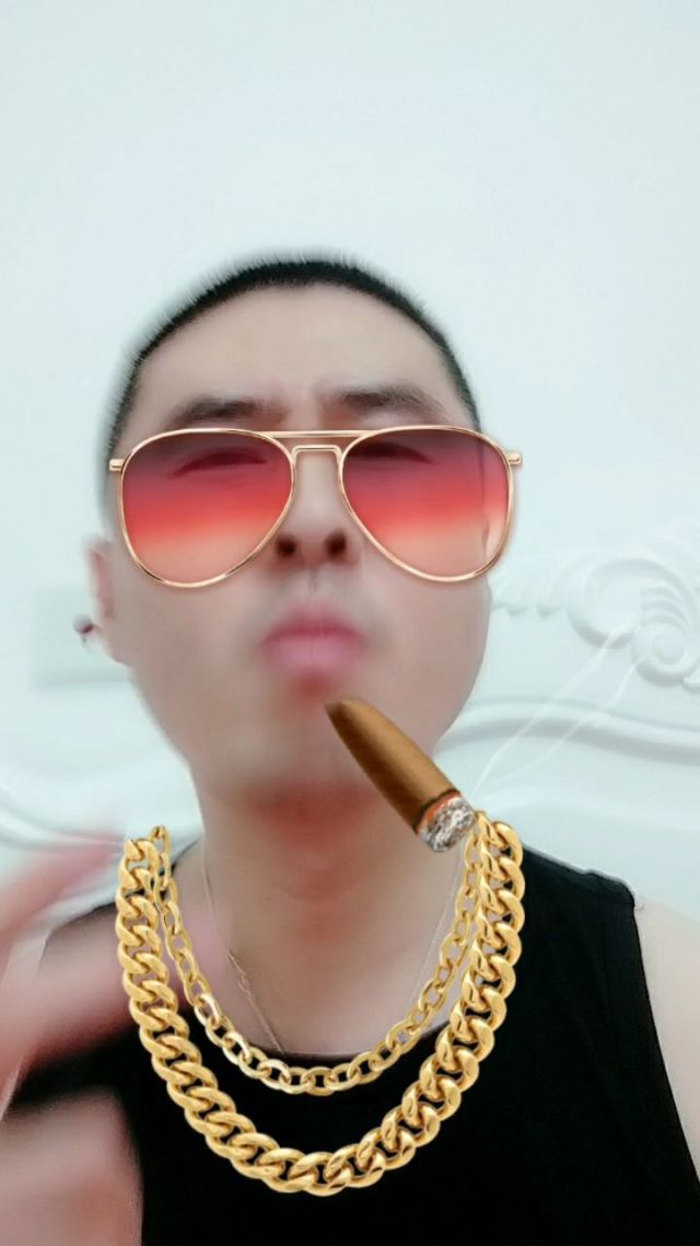 大金链子小金表,一天三顿小烧烤.